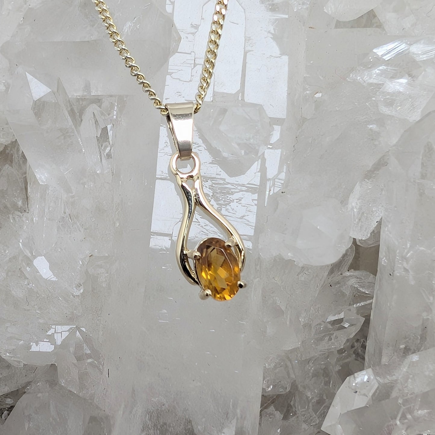 6x4B 9ct Gold Pendant