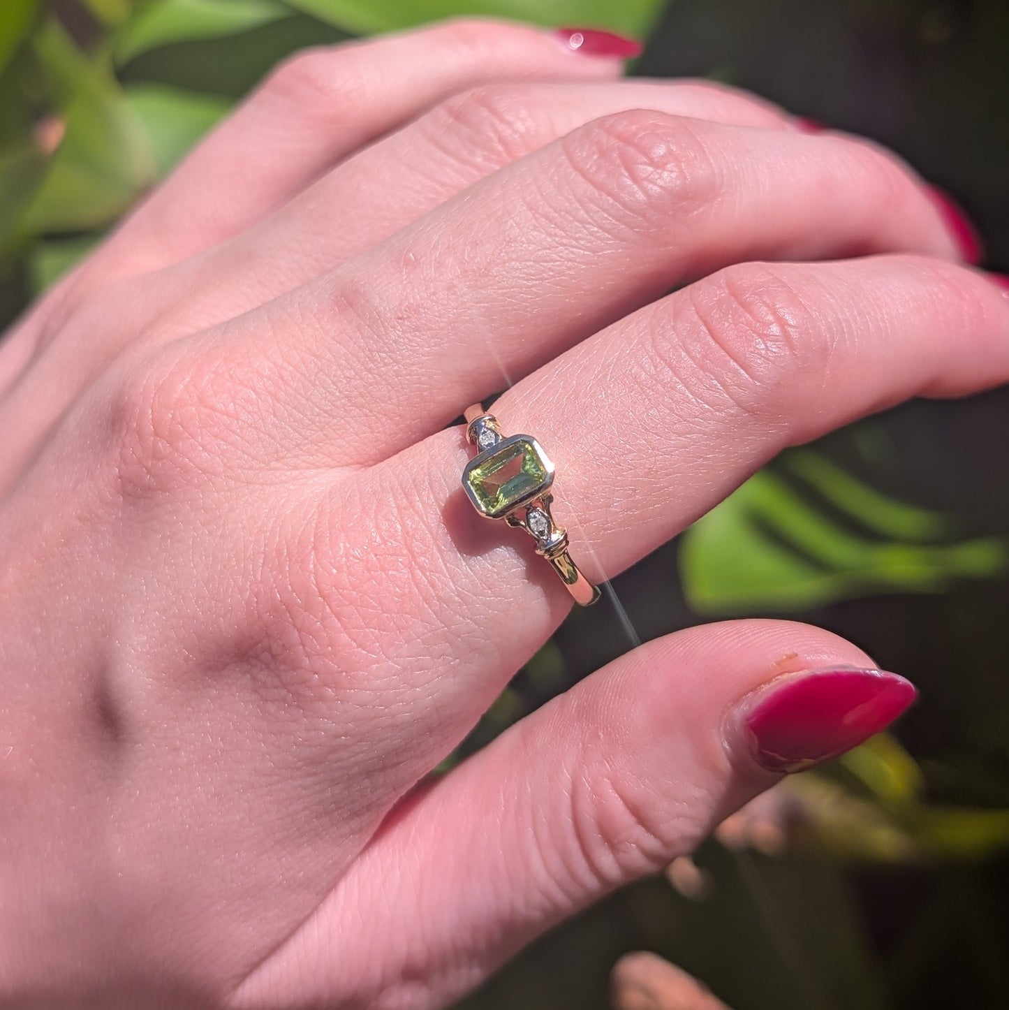 Peridot & Diamond Ring 9ct R1