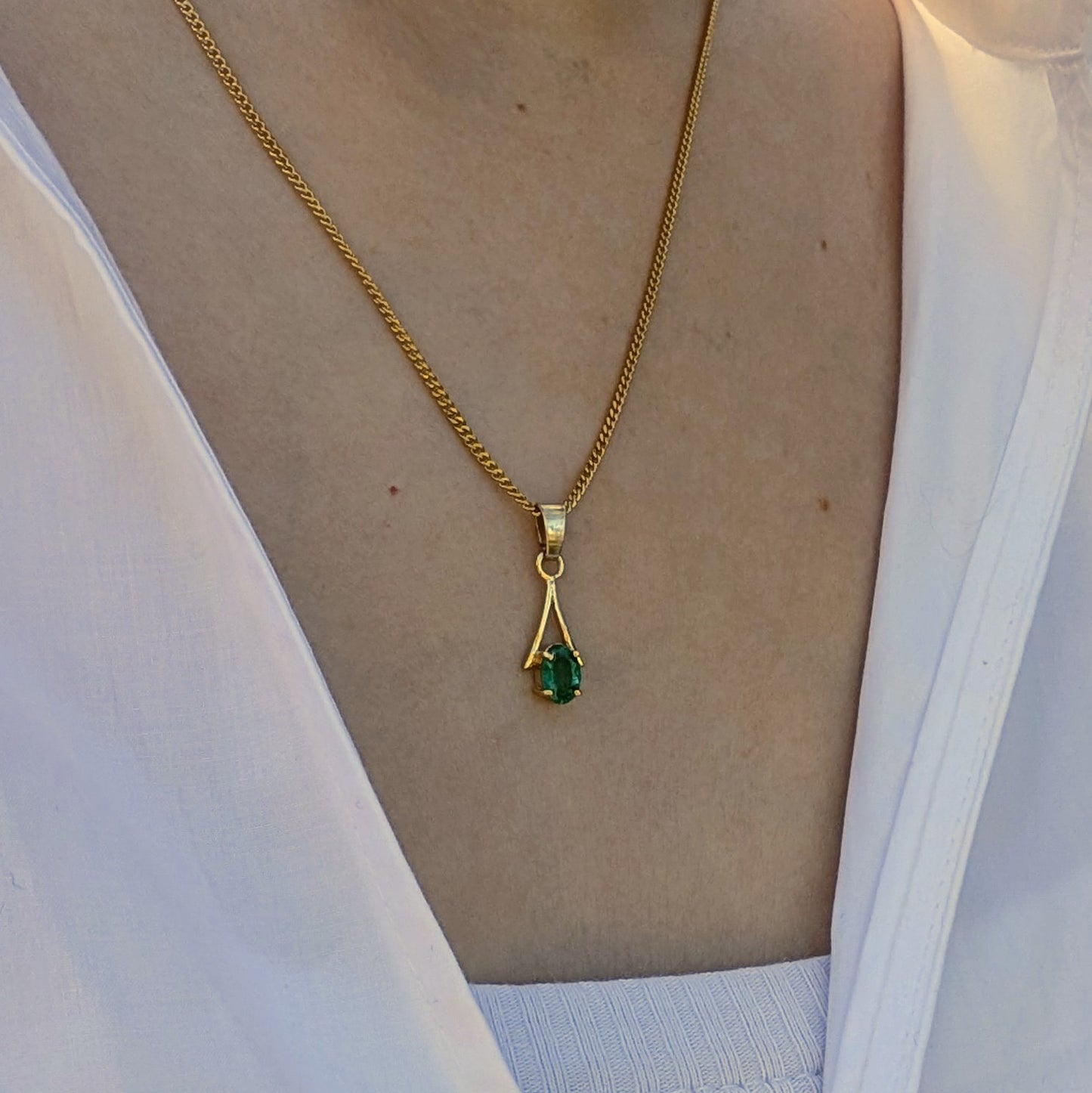 Emerald 9ct 6x4a Necklace