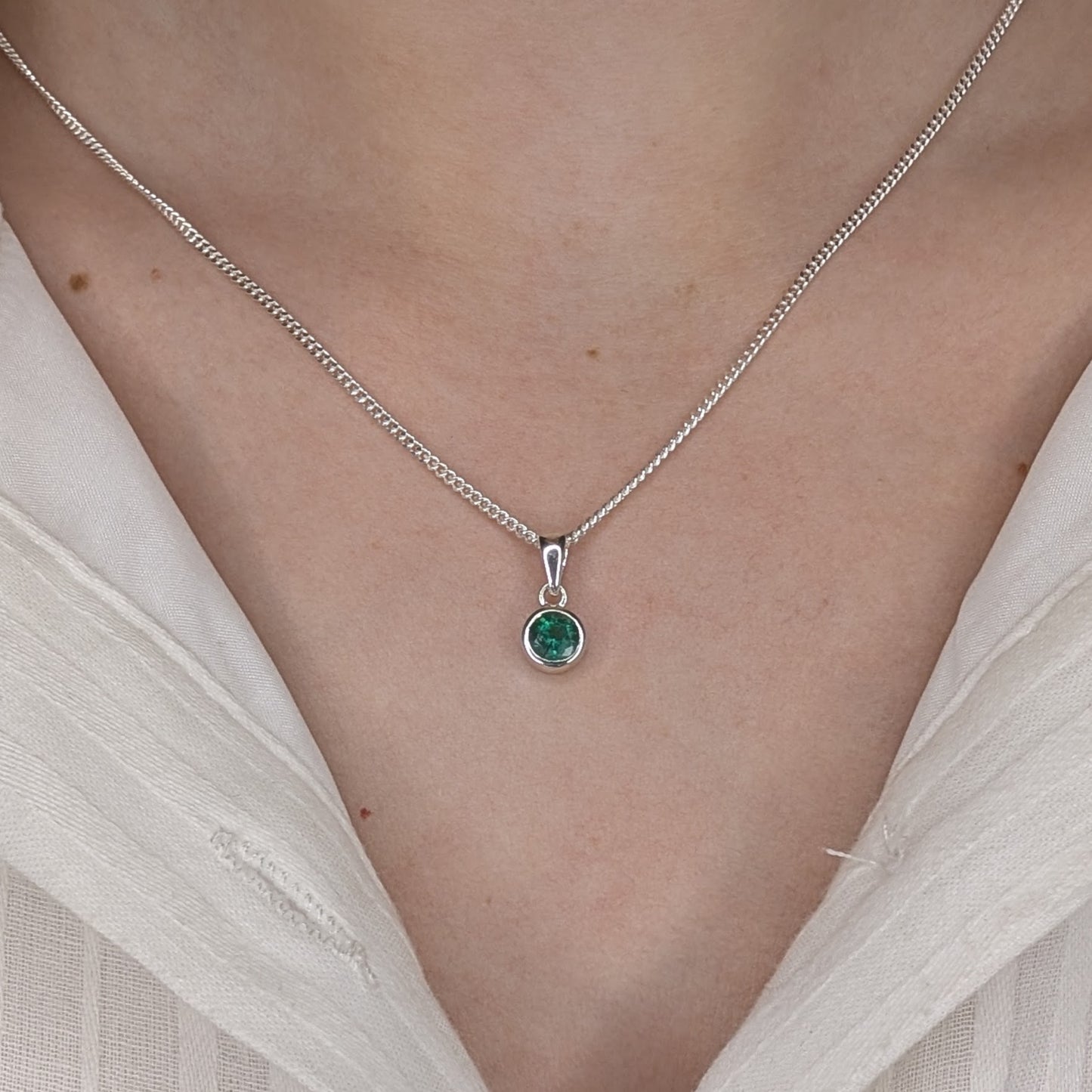 Emerald 9ct Rubover Necklace