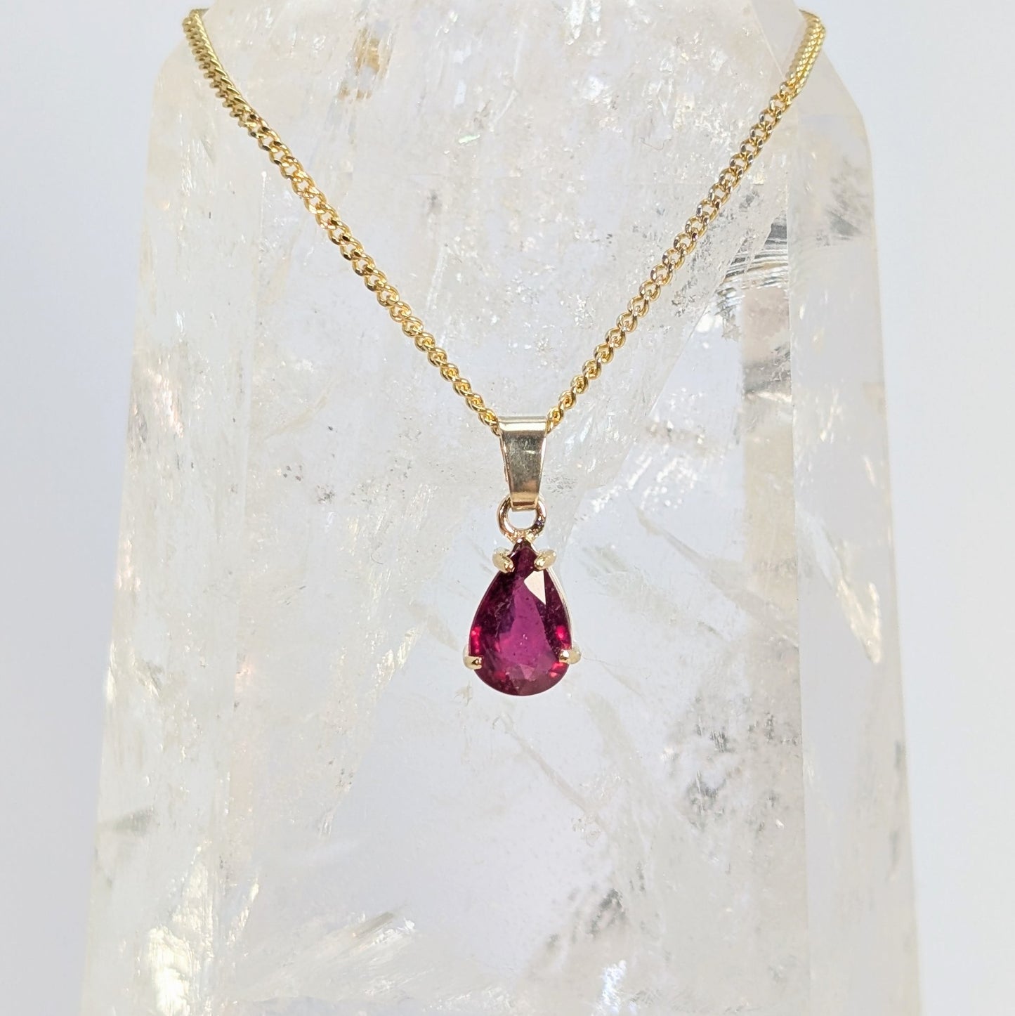 9x6 9ct Gold Pendant