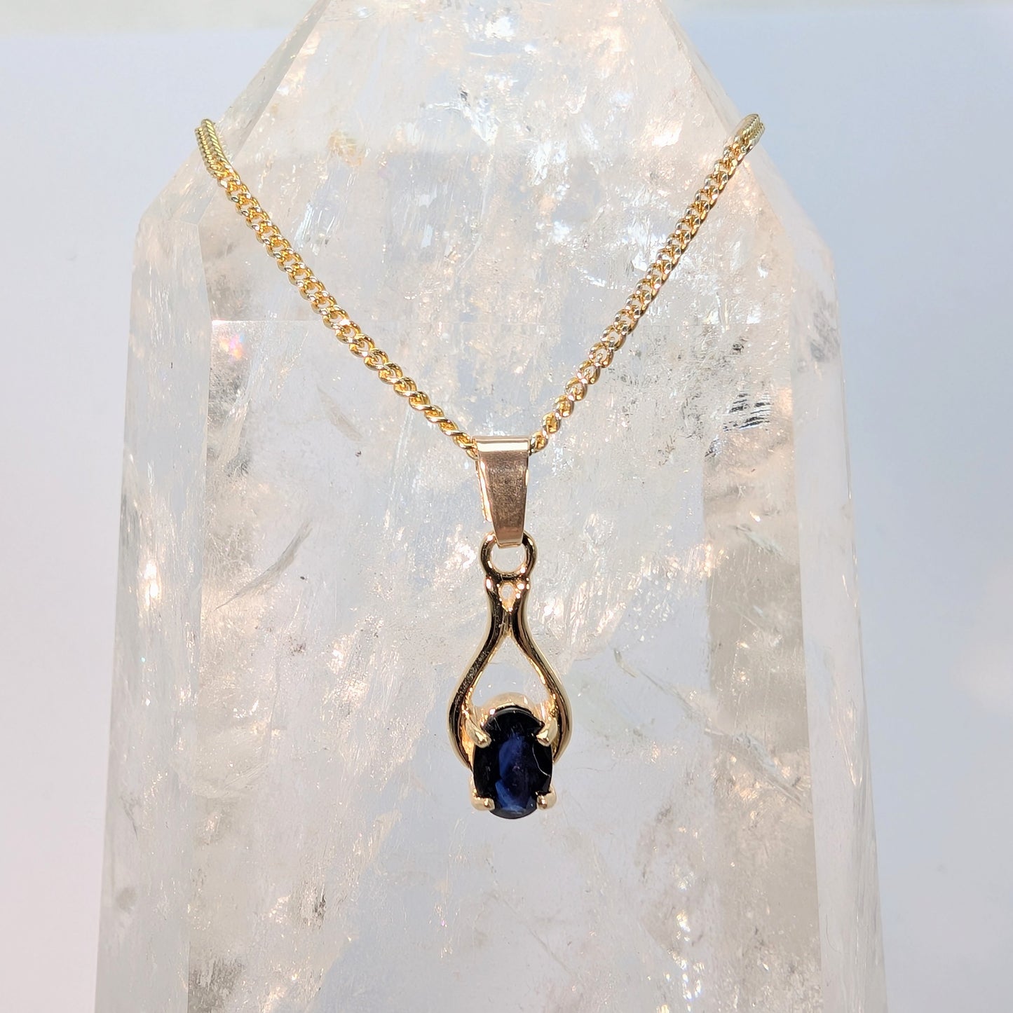 6x4B 9ct Gold Pendant