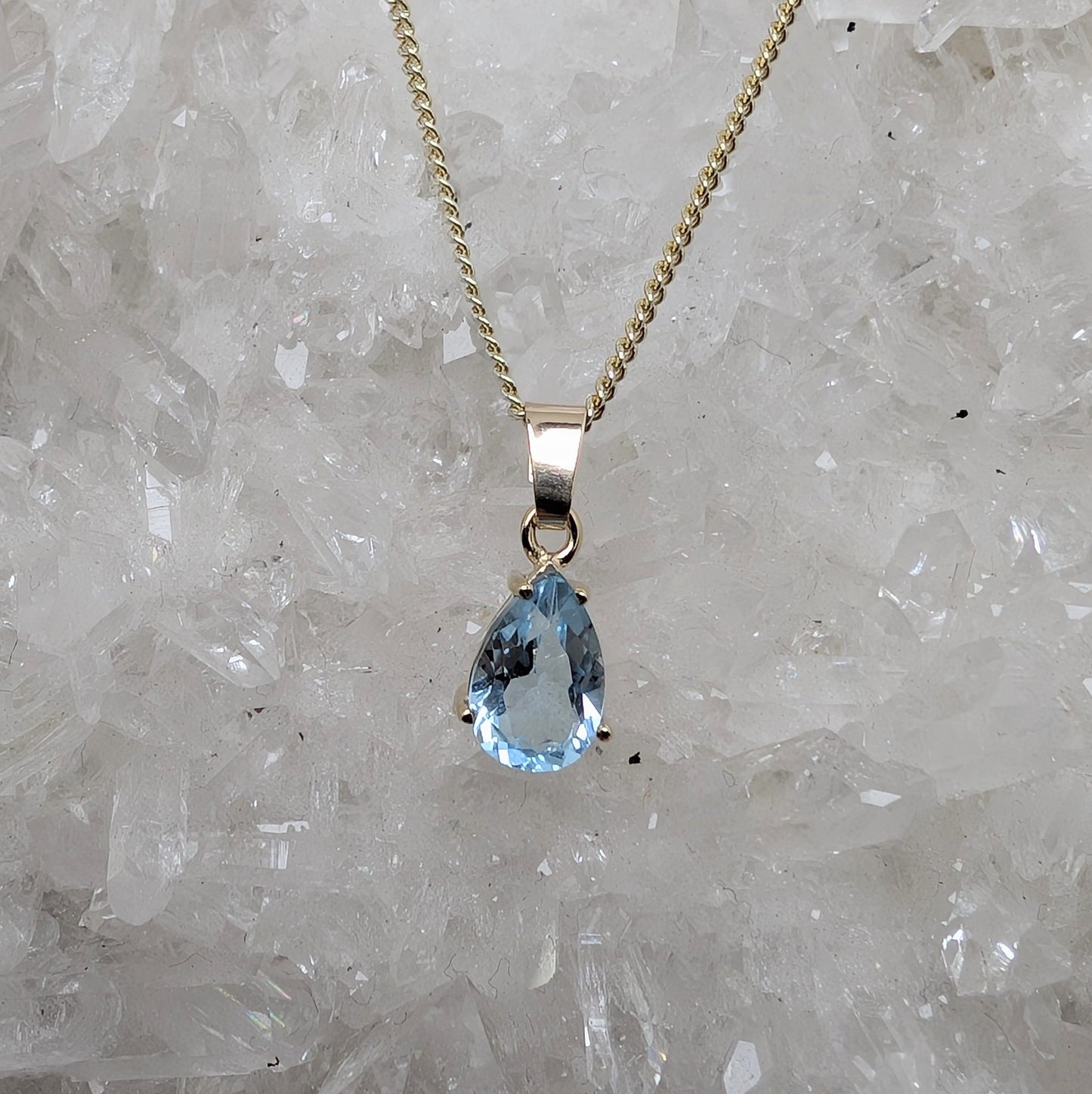 9x6 9ct Gold Pendant