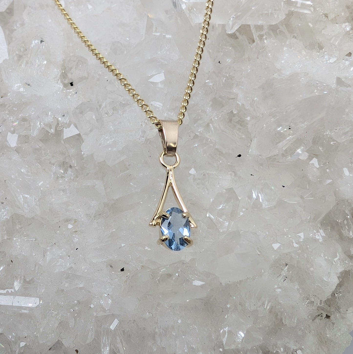 6x4A 9ct Gold Pendant