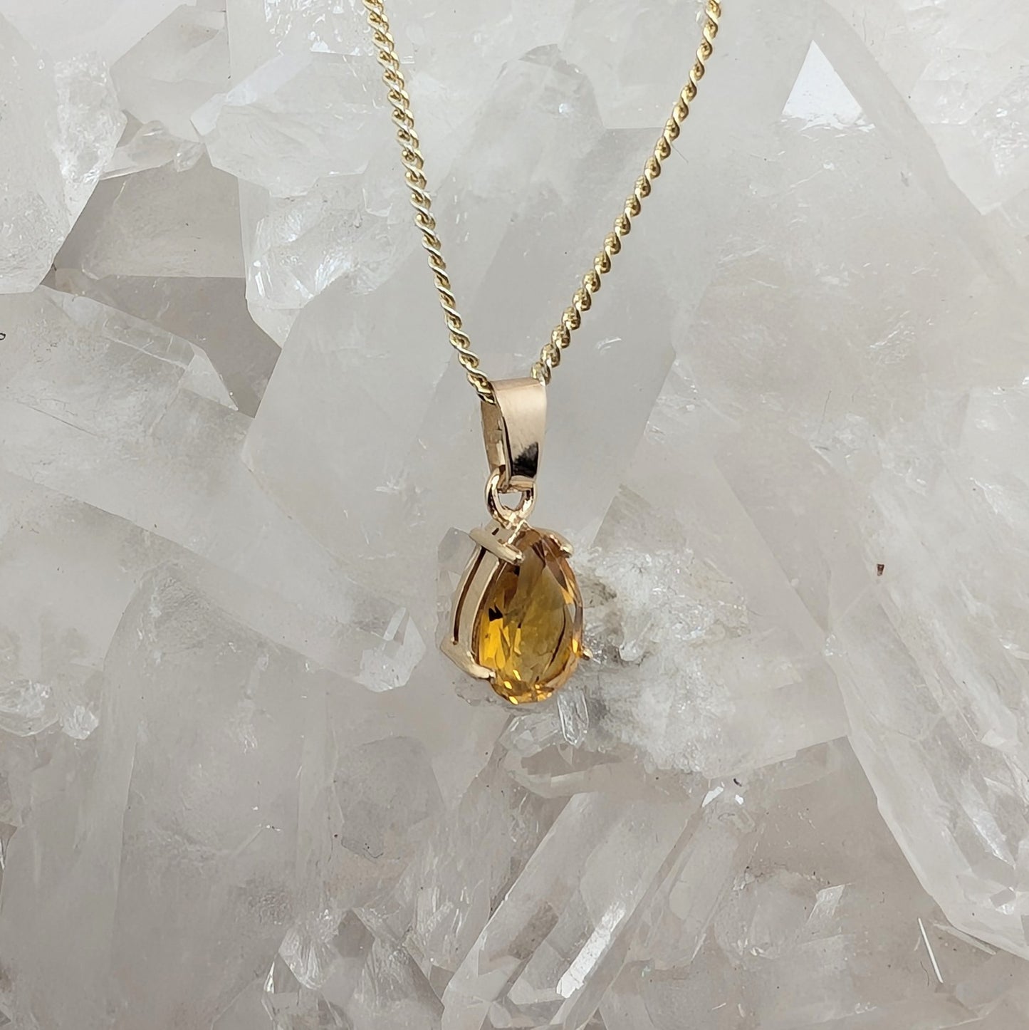 9x6 9ct Gold Pendant
