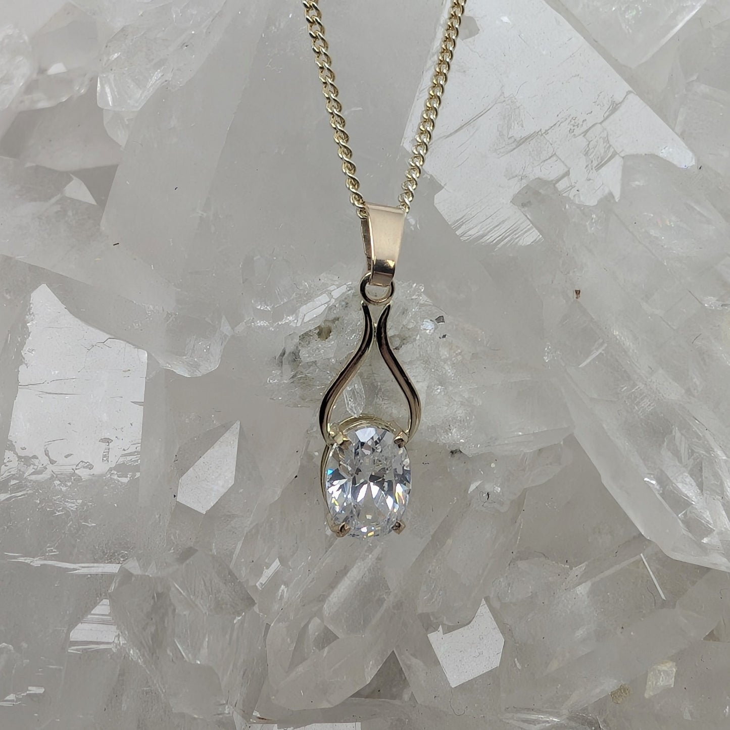 6x4B 9ct Gold Pendant