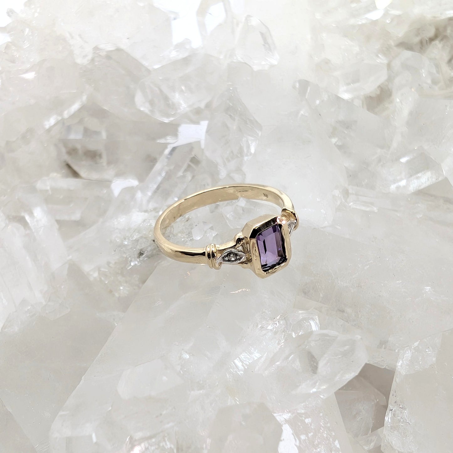 Amethyst & Diamond Ring 9ct R1