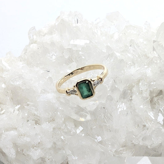 Emerald & Diamond Ring 9ct R1