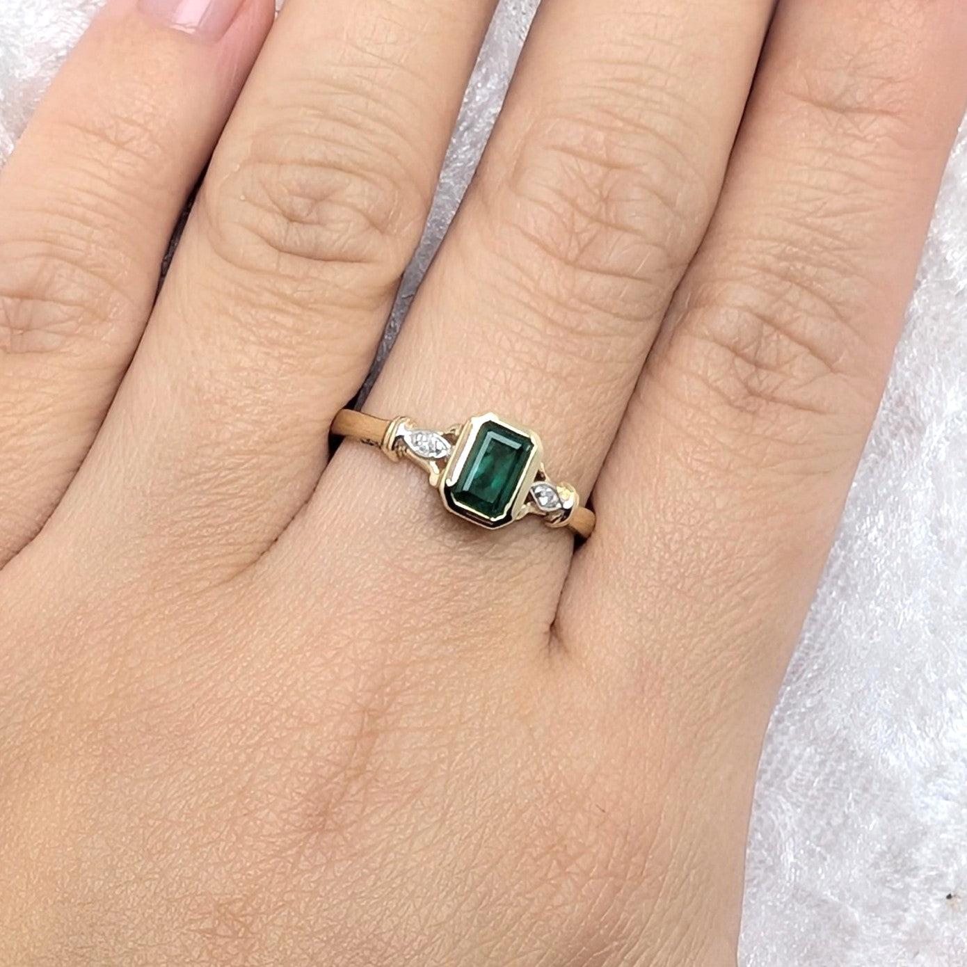 Emerald & Diamond Ring 9ct R1