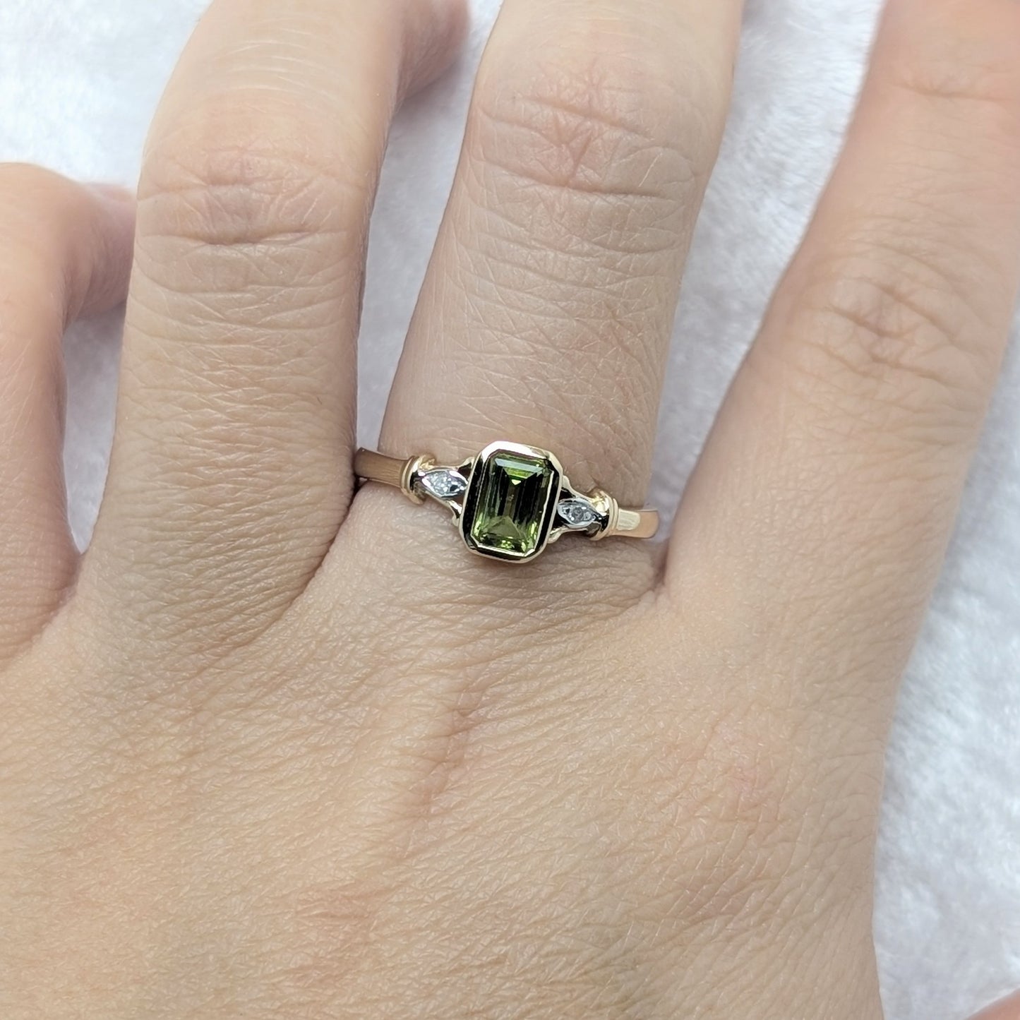 Peridot & Diamond Ring 9ct R1