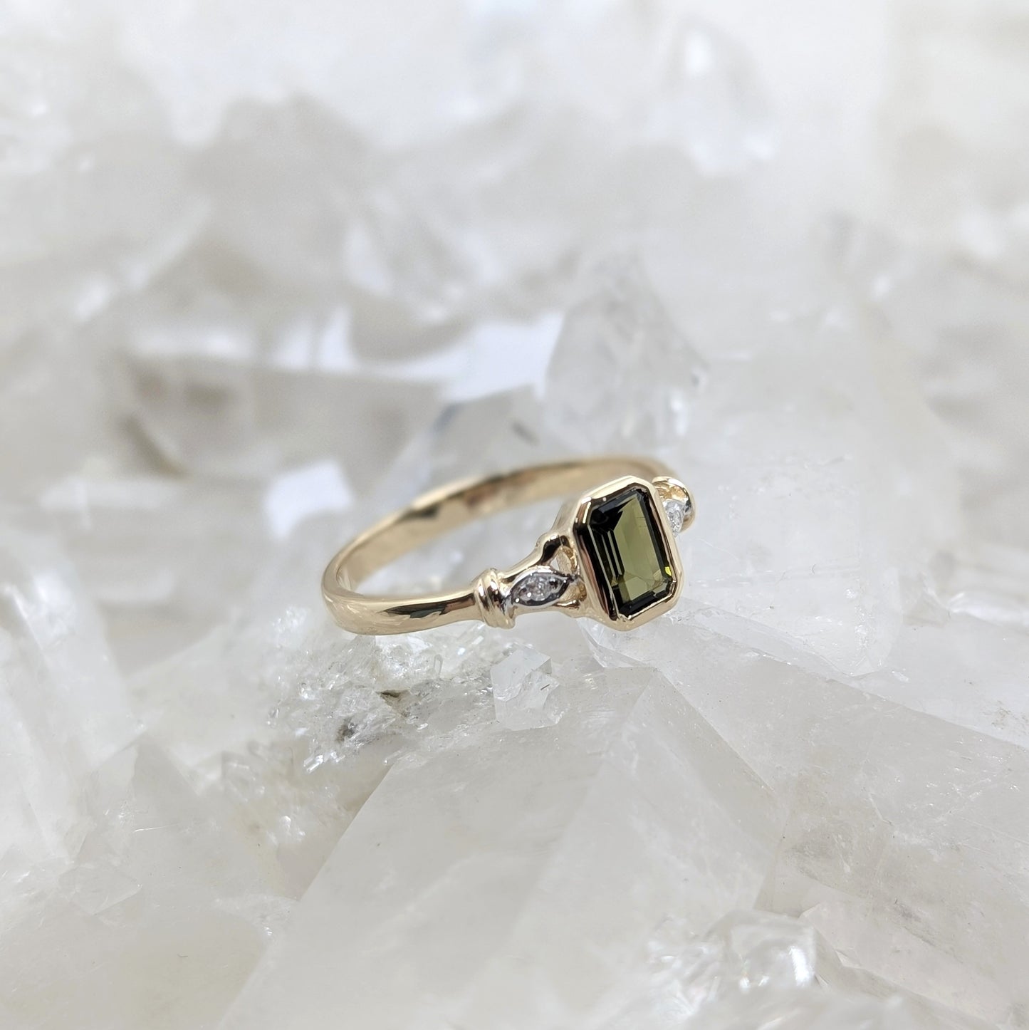 Green Tourmaline & Diamond Ring 9ct R1