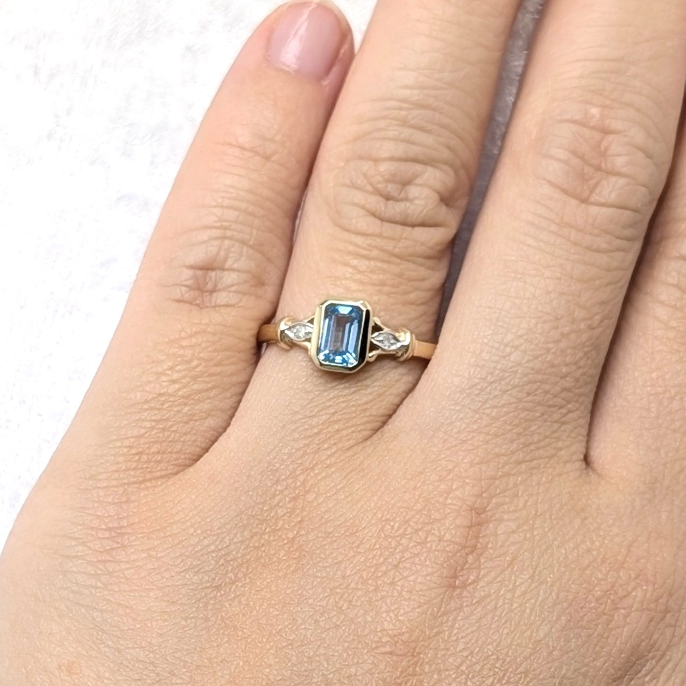 Topaz & Diamond Ring 9ct R1