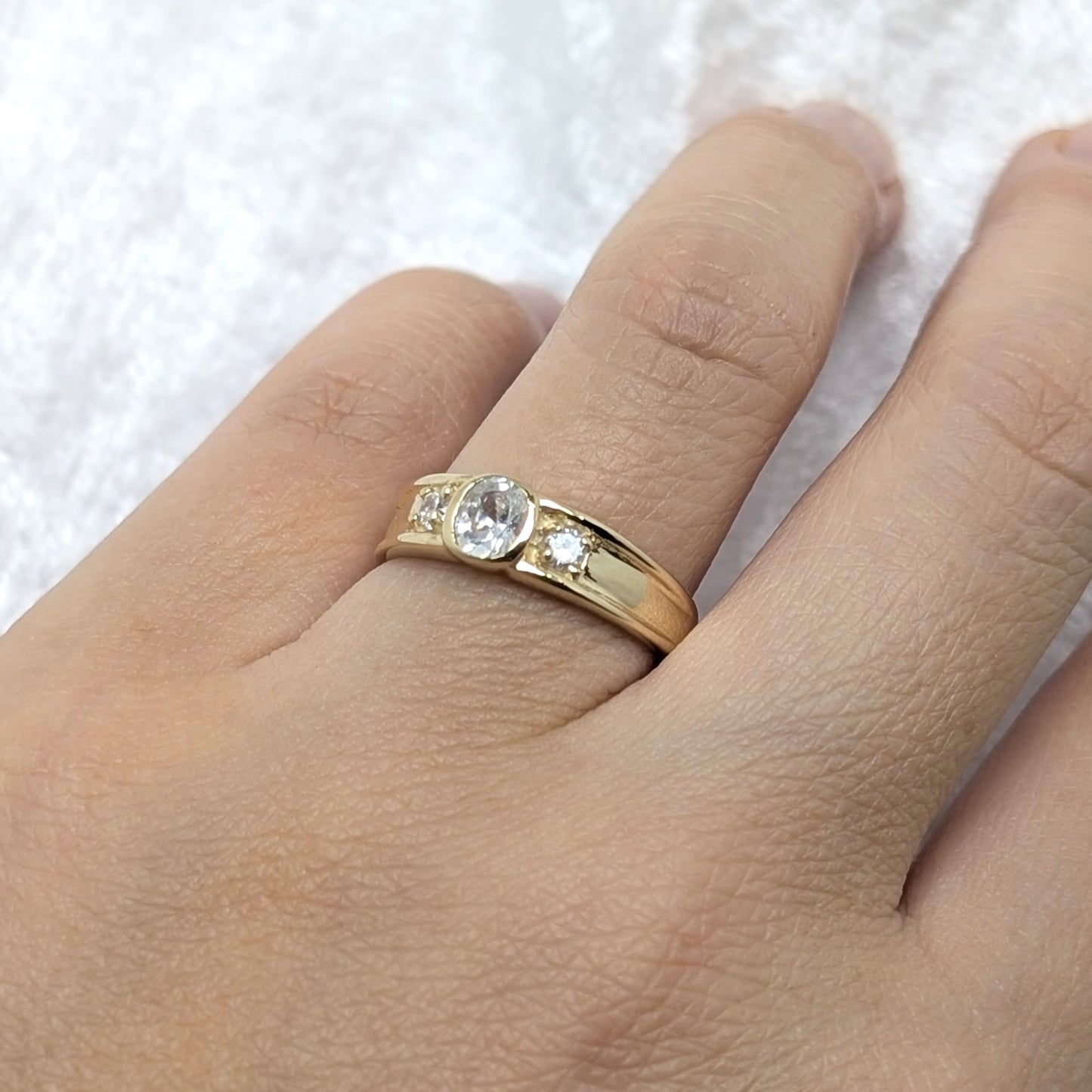 Cubic Zirconia Ring 9ct R2