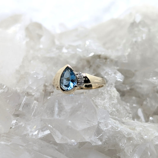 Topaz & Diamond Ring 9ct R3