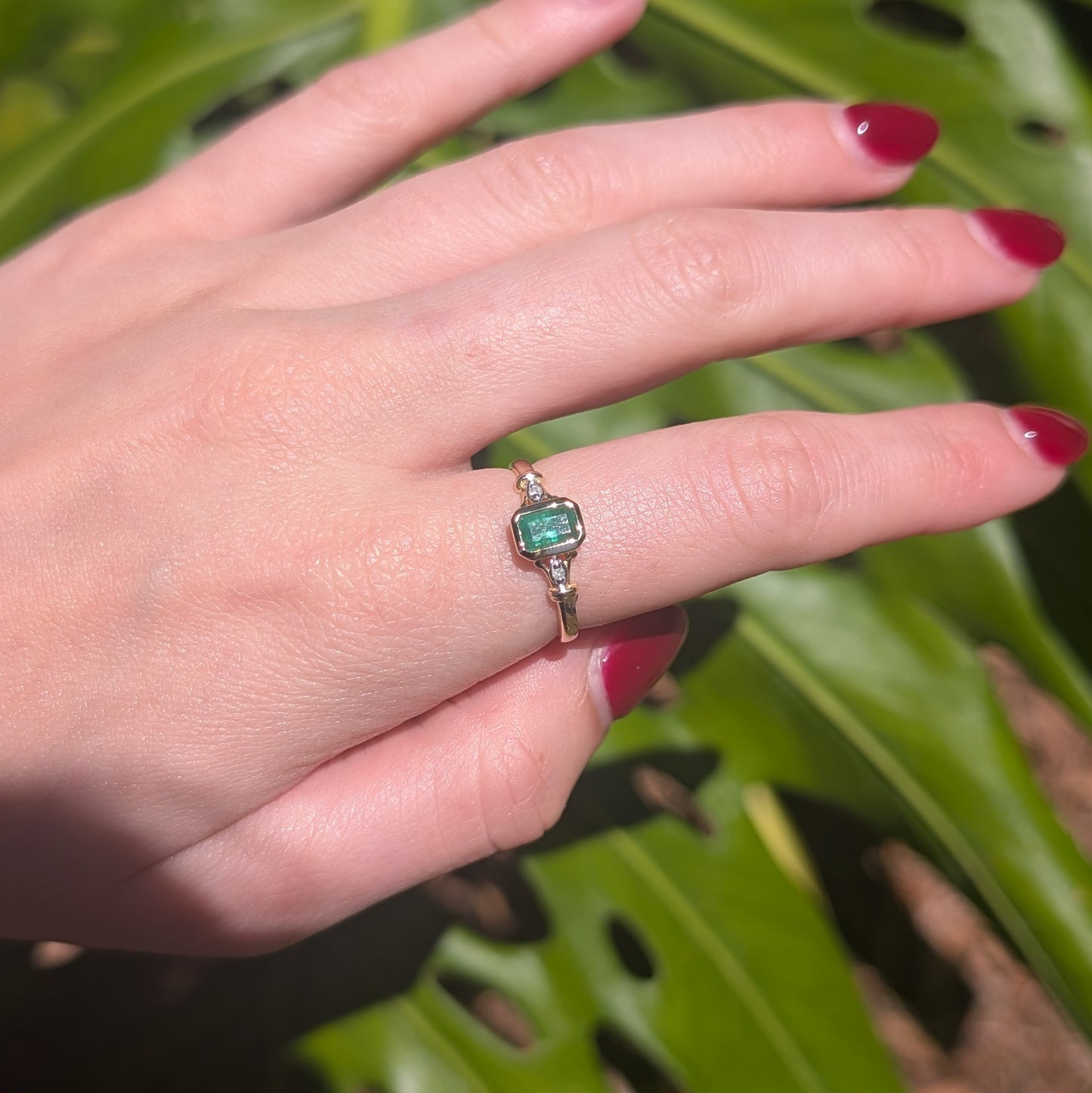 Emerald & Diamond Ring 9ct R1