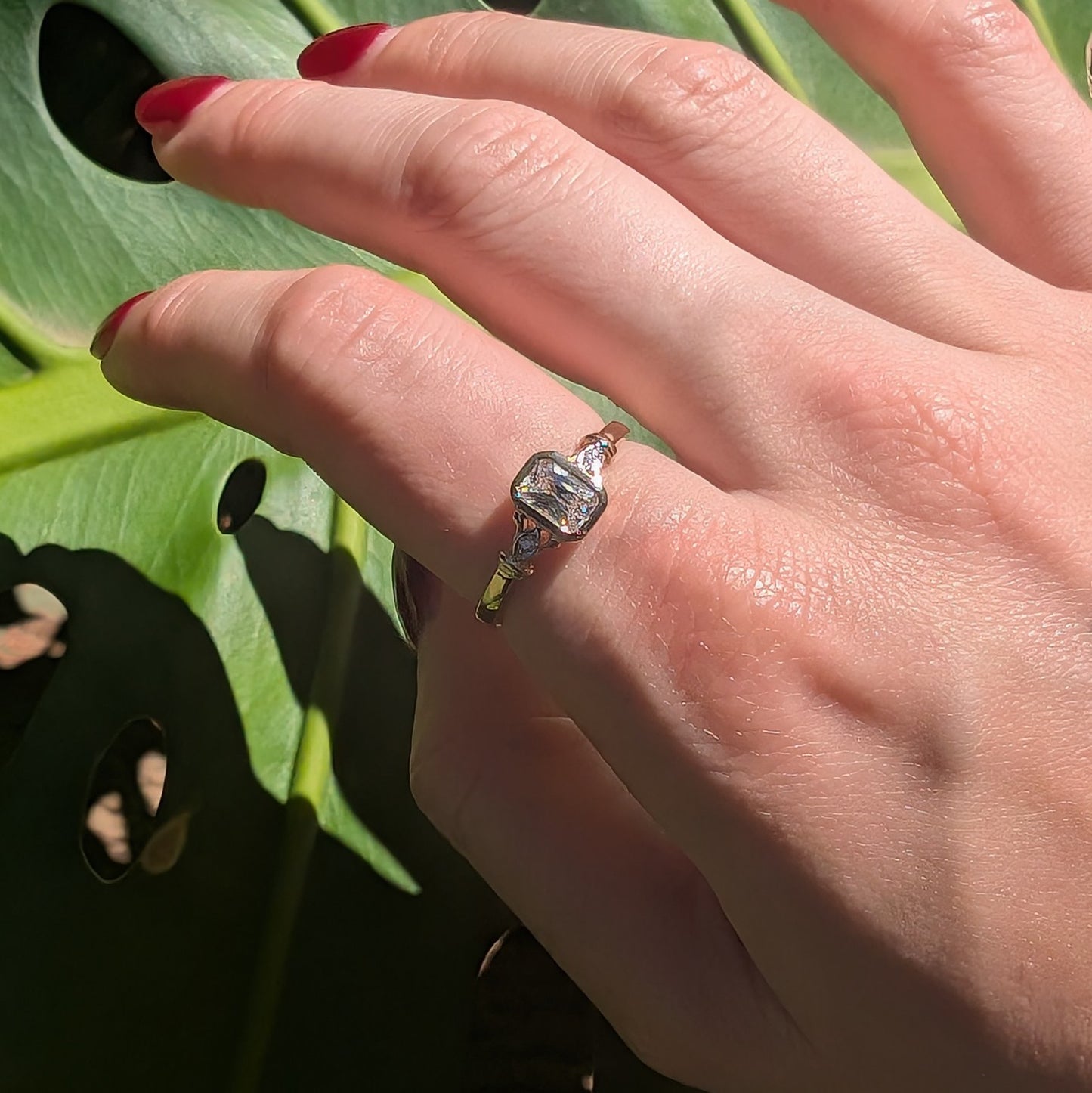 Cubic Zirconia & Diamond Ring 9ct R1