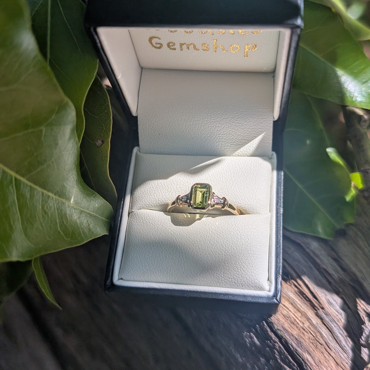 Peridot & Diamond Ring 9ct R1