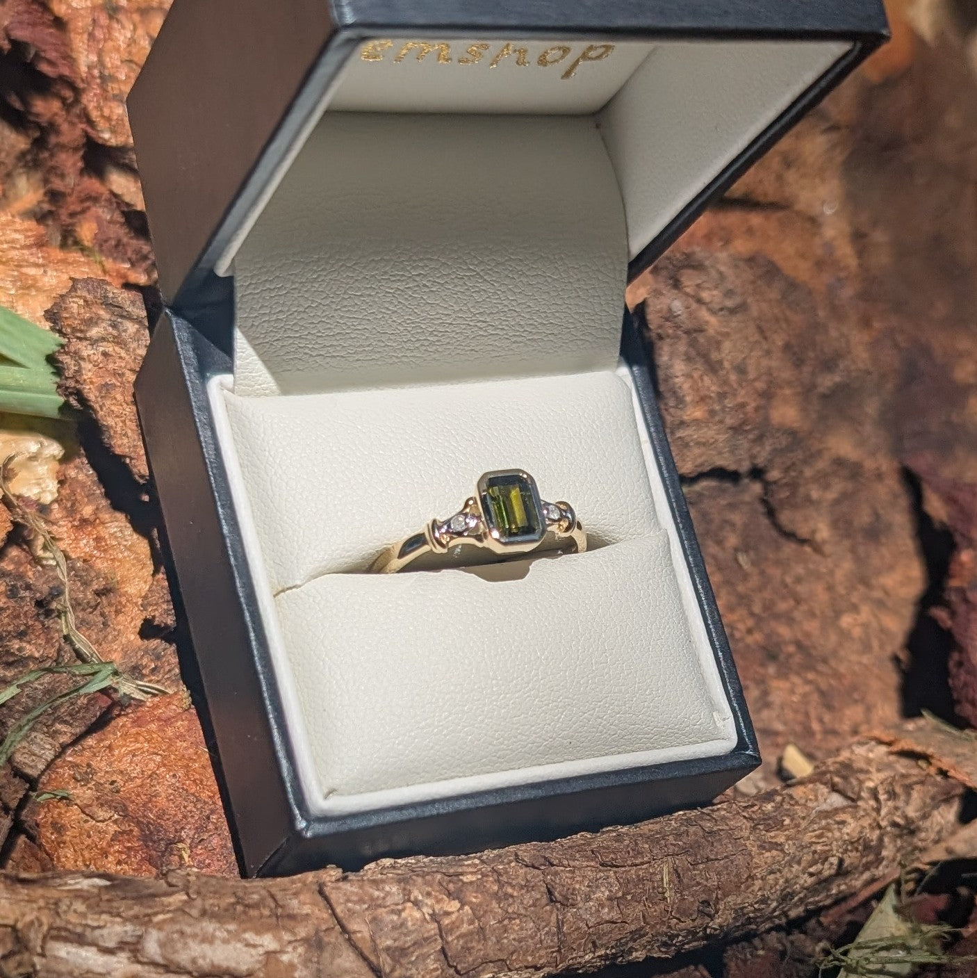 Green Tourmaline & Diamond Ring 9ct R1