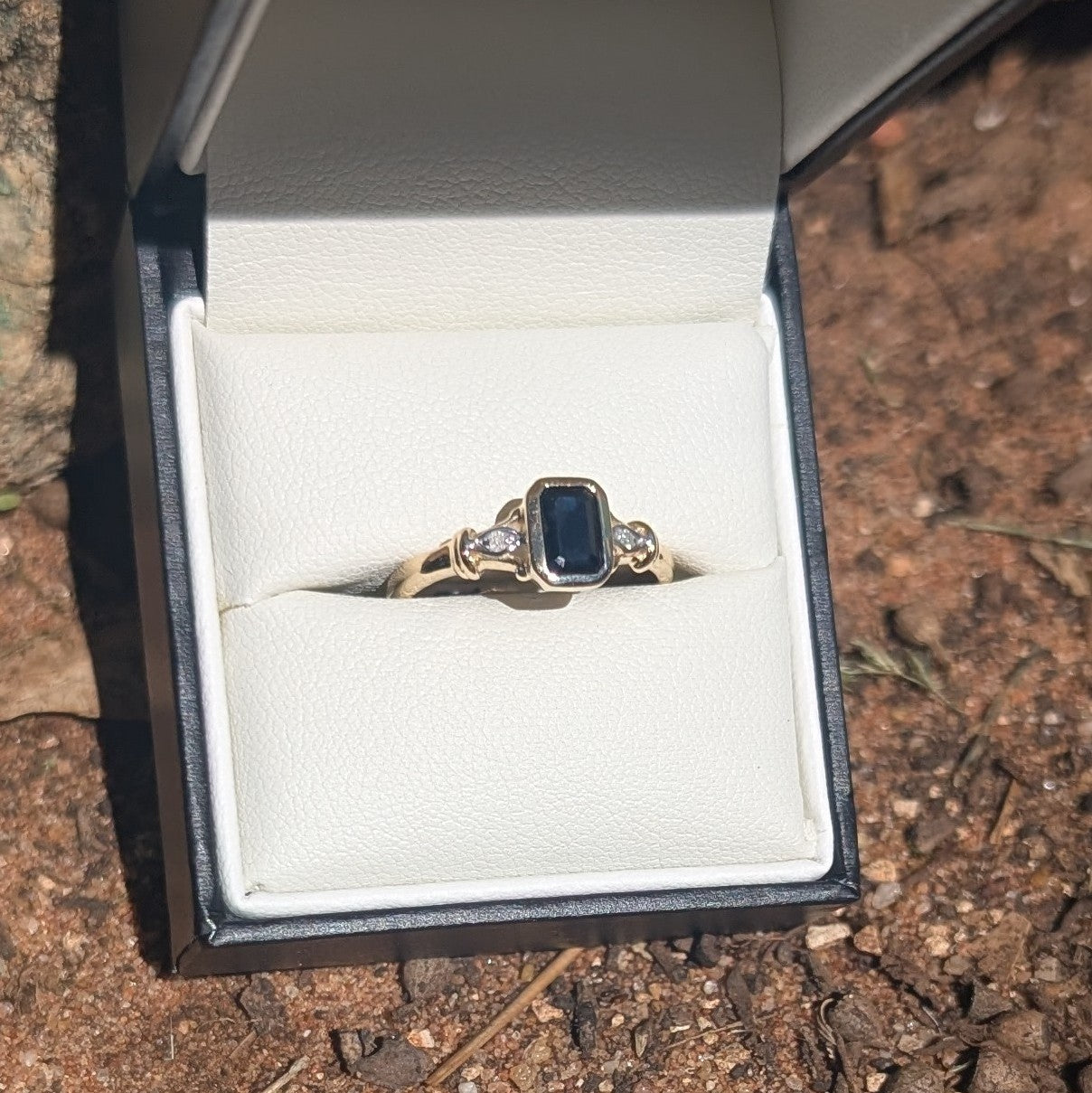 Sapphire & Diamond Ring 9ct R1