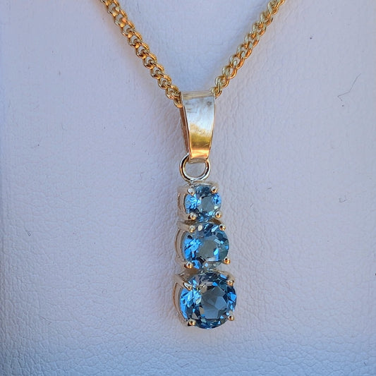 Topaz 9ct Snowman Necklace