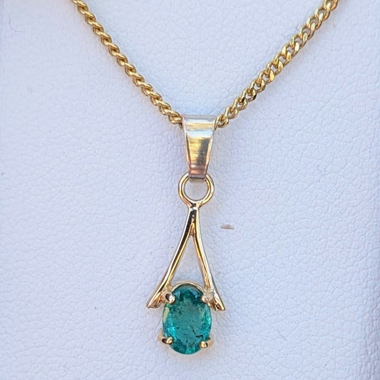 Emerald 9ct 6x4a Necklace