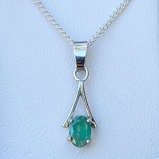 Emerald Silver 6x4a Necklace