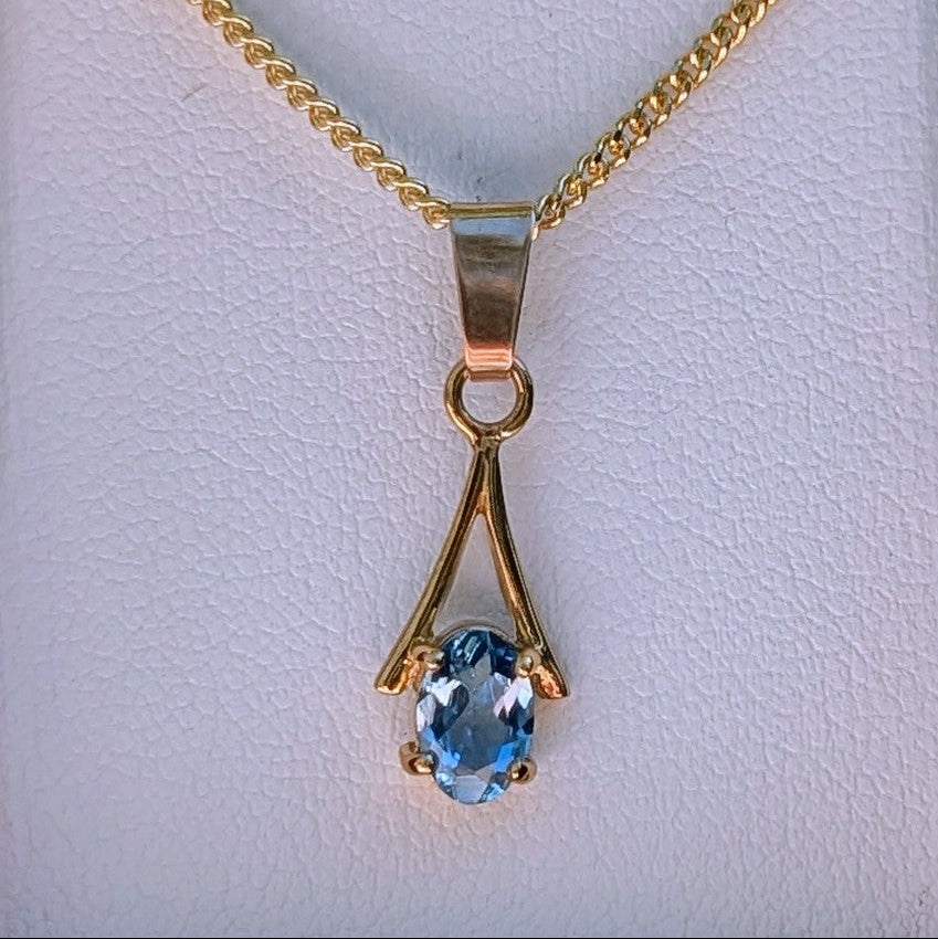 Aquamarine 9ct 6x4a Necklace