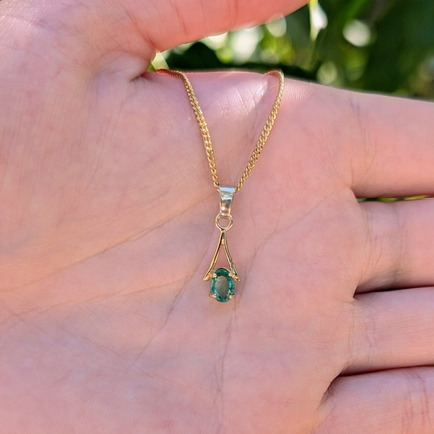 Emerald 9ct 6x4a Necklace