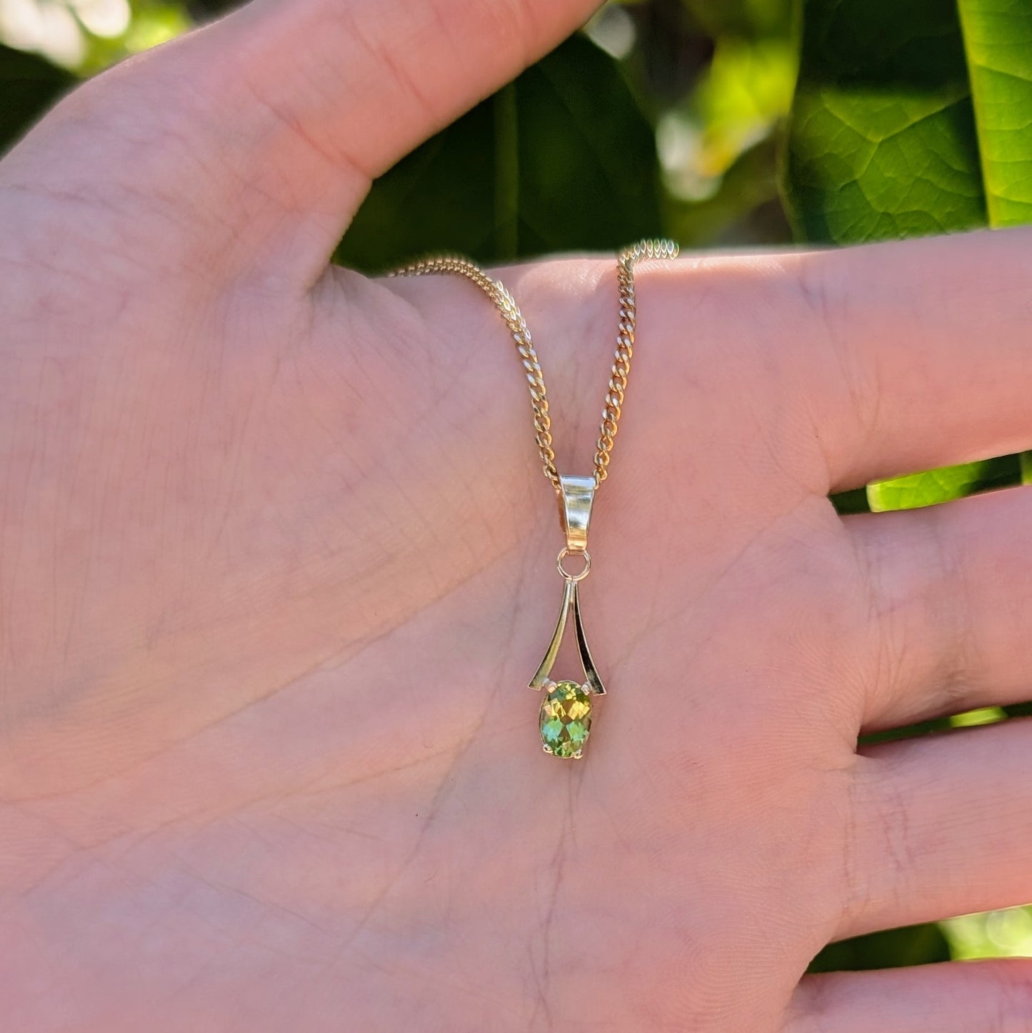 Peridot 9ct 6x4a Necklace