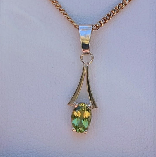 Peridot 9ct 6x4a Necklace
