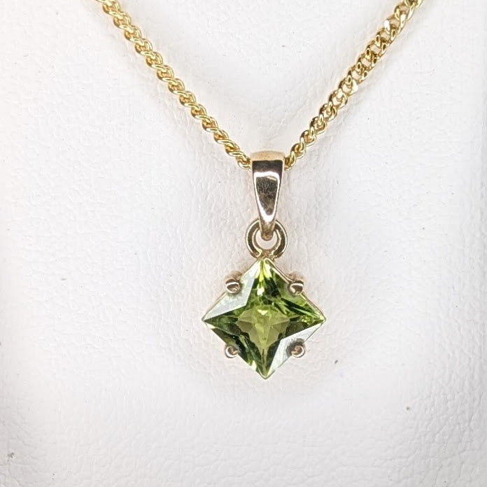 Peridot 9ct 6mm Princess Necklace