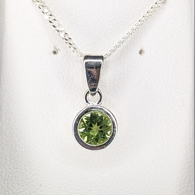 Peridot 9ct Rubover Necklace