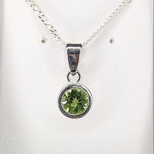 Peridot 9ct Rubover Necklace